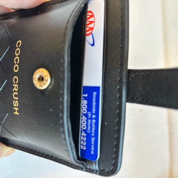 Chanel gwp Crossbody phone case with credit card holder - Picture 8 of 8